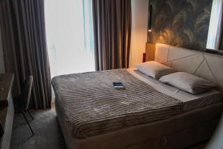Luxurious 2BR Designer Apartment Near River & Park - 5