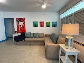 Condado Beach Stay 4BR AC WiFi Great Location - 7