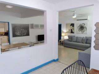 Condado Beach Stay 3BR Wi-Fi Great Location - 4