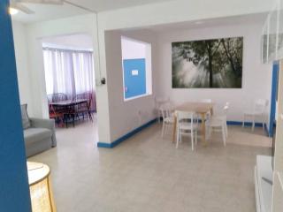 Condado Beach Stay 3BR Wi-Fi Great Location - 3