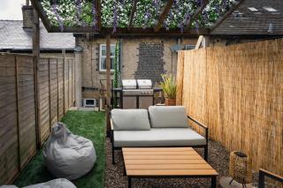 Peak District Cottage l Views, Garden, BBQ & Walks - 2