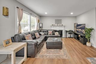 2 Bed, Moroccan style Tvs,Kids Essentials, Crib,walk to Golf - Chapel Hill - 0