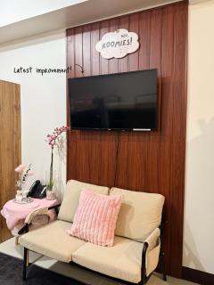Roomies Spacious Fully Furnished Condo with Balcony and Netflix for 4pax - 9