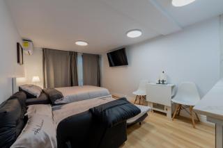 Modern Studio-Patio & BBQ-Parking Included - 4
