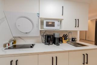 Modern Studio-Patio & BBQ-Parking Included - 3