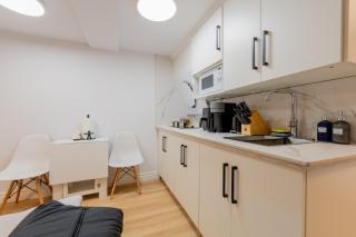 Modern Studio-Patio & BBQ-Parking Included - 1