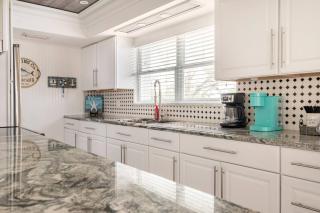 Spacious 4BR Canal Home – Waterfront Sunsets - 5