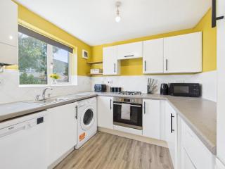 The Cornfields by Signature Stays - Parking - Modern - Quiet Location - 8