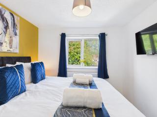 The Cornfields by Signature Stays - Parking - Modern - Quiet Location - 2