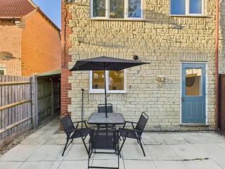 The Cornfields by Signature Stays - Parking - Modern - Quiet Location - 1