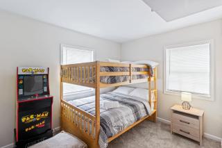 New Renovated 5BD Home with Hot Tub Sauna & Game Rm - 1