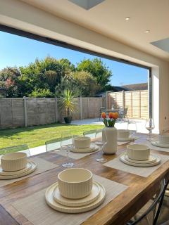The Crescent Villa Lancing - 0