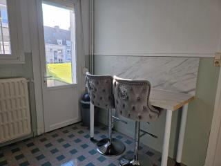 Appartement de 50 M2 avec cuisine neuve plus terrasse de 40 m2 - 2