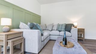 Charming Cotswolds 2-bed cottage with garden & private parking, perfect for getaways - 1