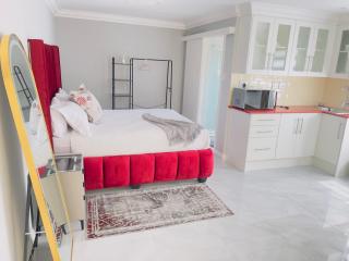 The Airport Terminal Guesthouse - 2