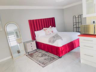 The Airport Terminal Guesthouse - 1