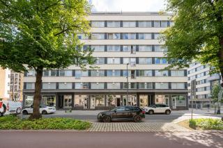 Modern 2BR Apartment with Balcony & Central Location - 4