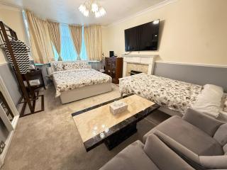 The RS Inn Cozy Homestay Premium Private Rooms With Parking Near Birmingham Airport, Lake Park For Solo, Couples & Family - 4