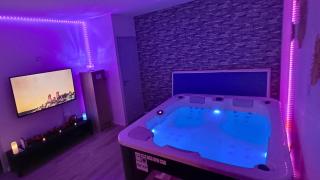 Priv8Spa New Love Room Jacuzzi Privée - 6