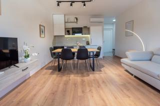 2BR at Artist's Palace - Skanderbeg Square Views - 1