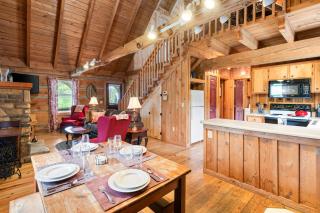 Romantic Cabin Getaway - King Bed - Fast Wi-Fi - Pet-Friendly - 6