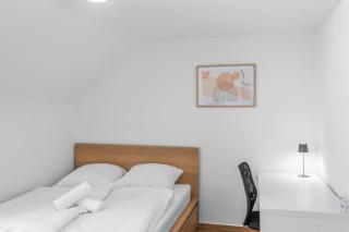 Walnut Tree Apart - 7