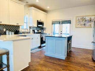 Elegant 3BR 2BA Retreat Near Ball Ground & Venues - 5