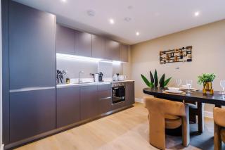 Luxury City Apt with Balcony & Parking - 8