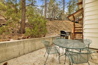 Modoc Cabin at Big Bear Village - Charming Downtown Family Retreat - Foosball - Fireplace - Sun Deck - 7