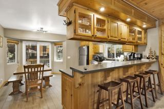 Golden West Cottage at Snow Summit - Walk to Lifts- Hot Tub- Foosball- Central Retreat- - 0
