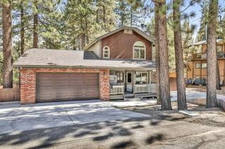 Golden West Cottage at Snow Summit - Walk to Lifts- Hot Tub- Foosball- Central Retreat- - 3