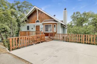 Moonridge Treehouse - Relaxing Lofty Big Bear Hillside Retreat- Great Deck Views- Central - 9