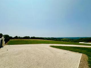Maison de charme avec vue sublime et piscine à débordement - 4
