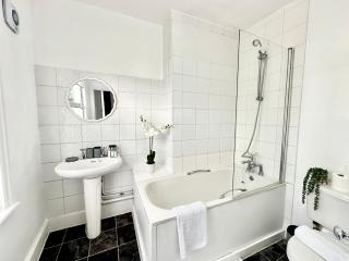 shepherd Bush Beautiful Family Apartment - 6