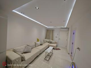 Seaside Apartment with 4 Bedrooms and Large Terrace - 0