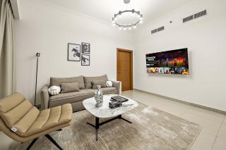 Elegant 2BR with Panoramic Marina View - 9