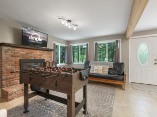 Cozy 2BR Mountain Retreat Near Killington Resort - Pet Friendly, Fireplace, Foosball - 7
