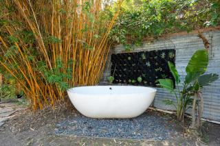 Urban Farmhouse in Venice Walk to Abbot Kinney w Patio and Parking - 3