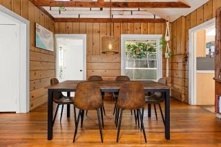 Urban Farmhouse in Venice Walk to Abbot Kinney w Patio and Parking - 3
