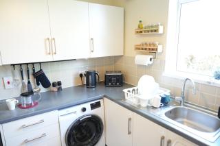 Modern 2-Bedroom House Near Nottingham City Hospital with Free WiFi - 0
