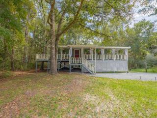 Satilla Woods Cabin & Hot Tub - 8