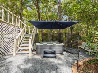 Satilla Woods Cabin & Hot Tub - 9