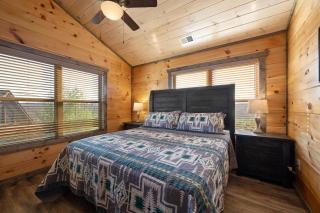 Moonwalking Bear- Perfect Fall Cabin Stay - 6