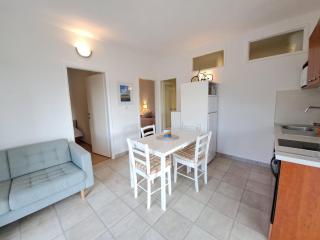 Apartments by the sea Rogac, Solta - 21346 - 1