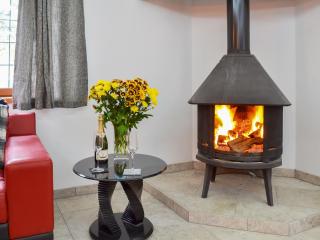 Coombe Wood Coach House - 8