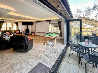 Coombe Wood Coach House - 7