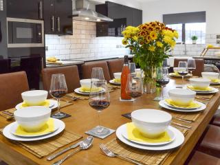 Coombe Wood Coach House - 3