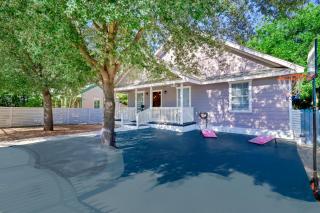 Spacious Oasis 1 mi to Riverwalk - 2