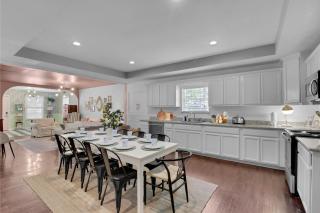 Spacious Oasis 1 mi to Riverwalk - 9