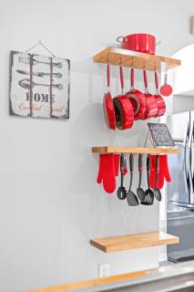 Luxe Suite with Pool Table, King Bed, 3 TVs, & Free Parking - 3